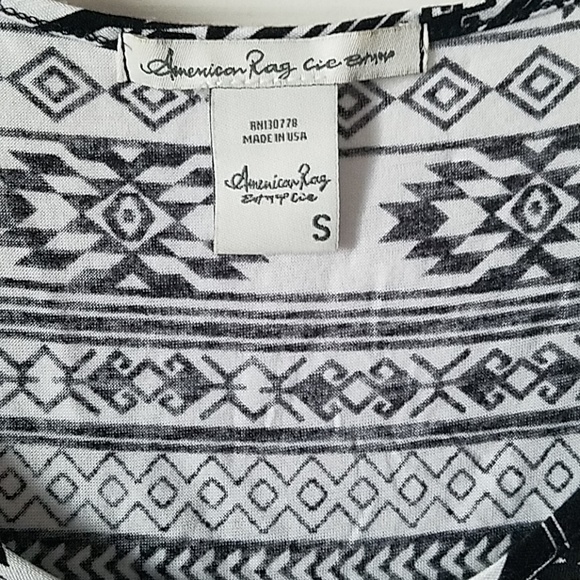 American Rag Black/White Aztek Crop Top Small - Picture 2 of 3